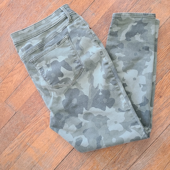 Old Navy Camo Rockstar Super Skinny 16P Jeans - Picture 3 of 10